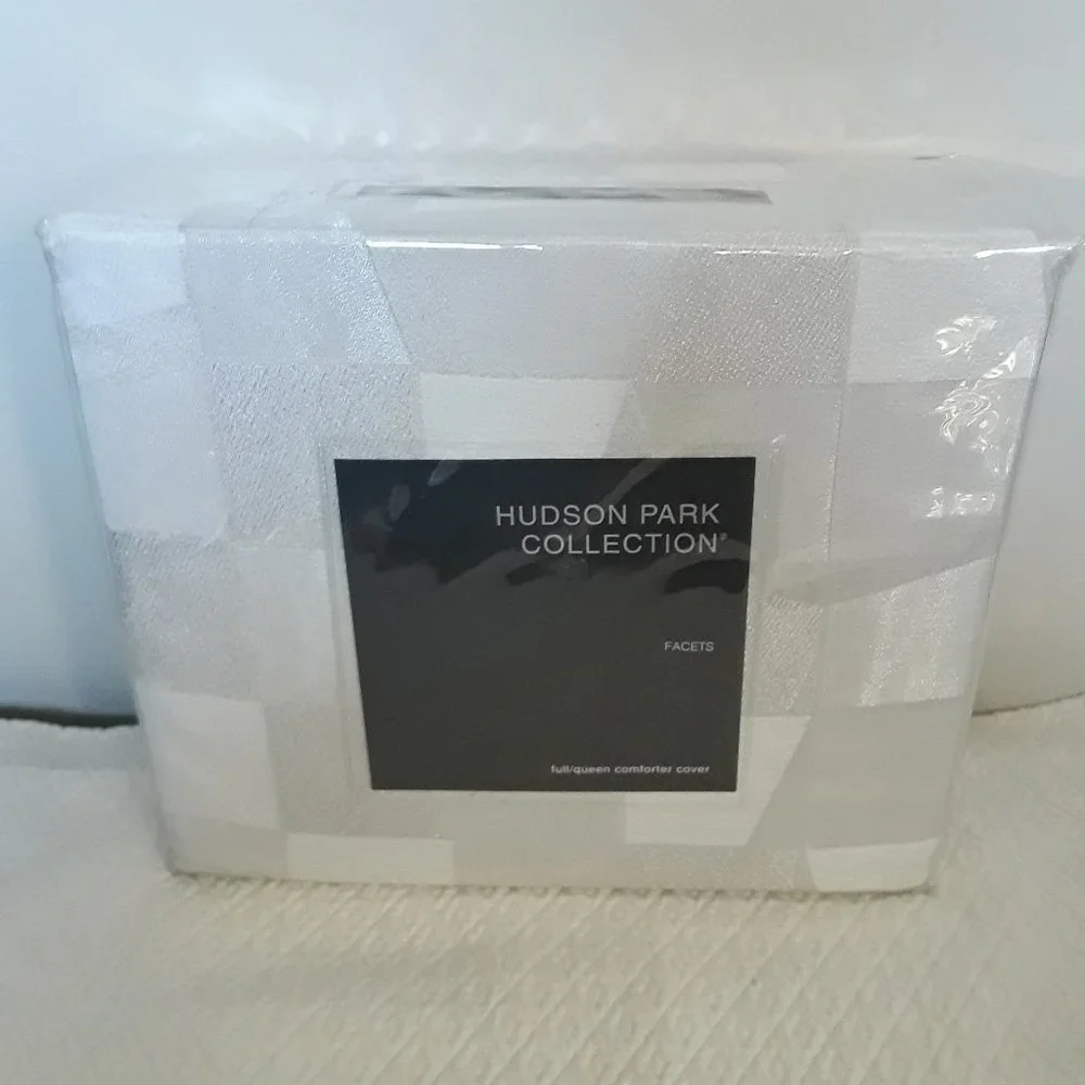 Hudson Park Facets Queen Bedding Set